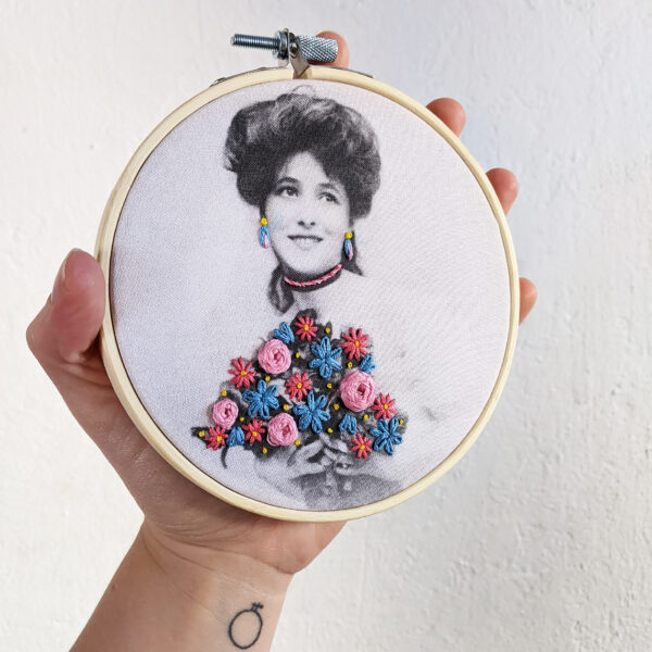 TheComptoir - Kit de broderie La femme au paravent – Image 5