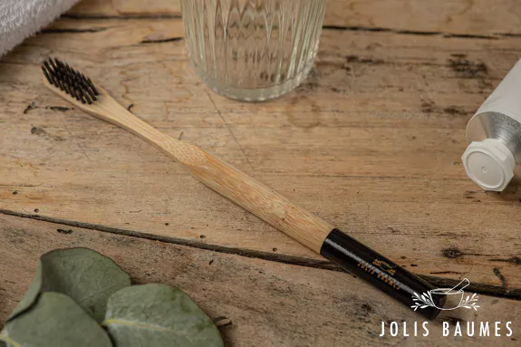 Jolis Baumes - Brosse à dents Adulte Souple Noire – Image 2