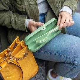 Koziol - Étui à couverts KLIKK - couleur bleu ou vert